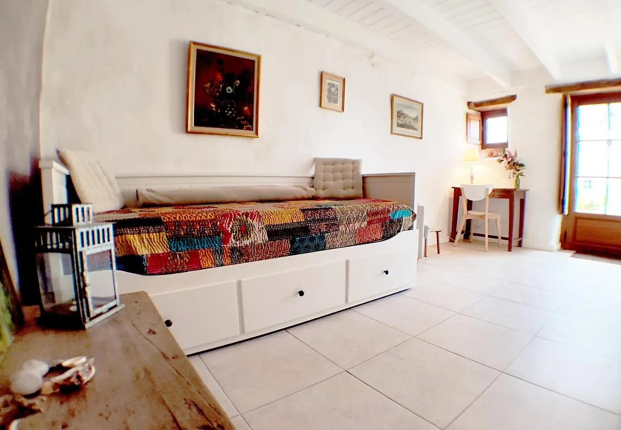 La Tisserande : Maison D'Hotes Creative & Ecologique Saint-Thegonnec Loc-Eguiner France